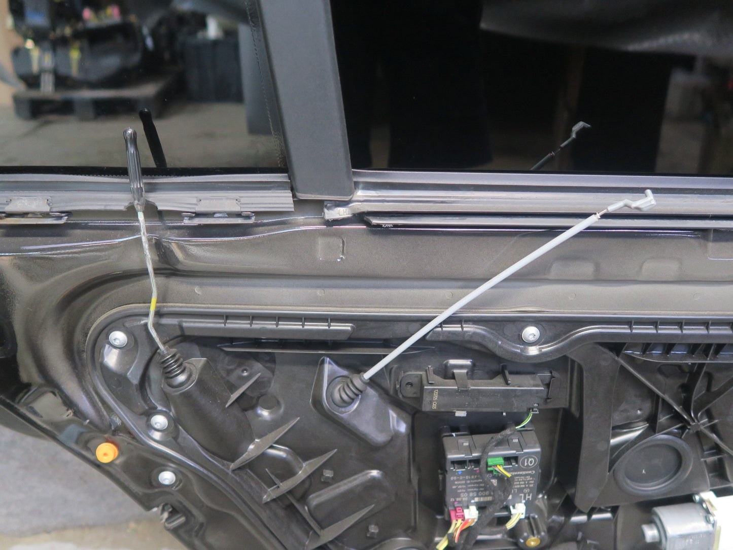 2012-2019 Mercedes W166 GLE ML Rear Left  Door Shell Panel w Glass