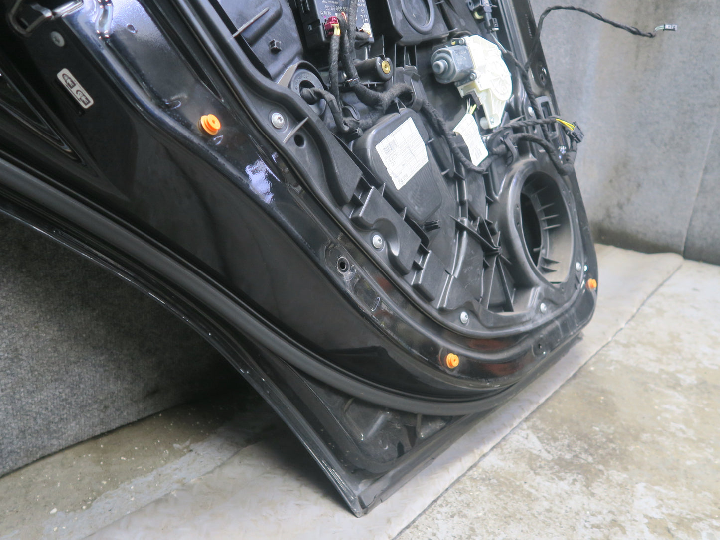 2012-2019 Mercedes W166 GLE ML Rear Left  Door Shell Panel w Glass