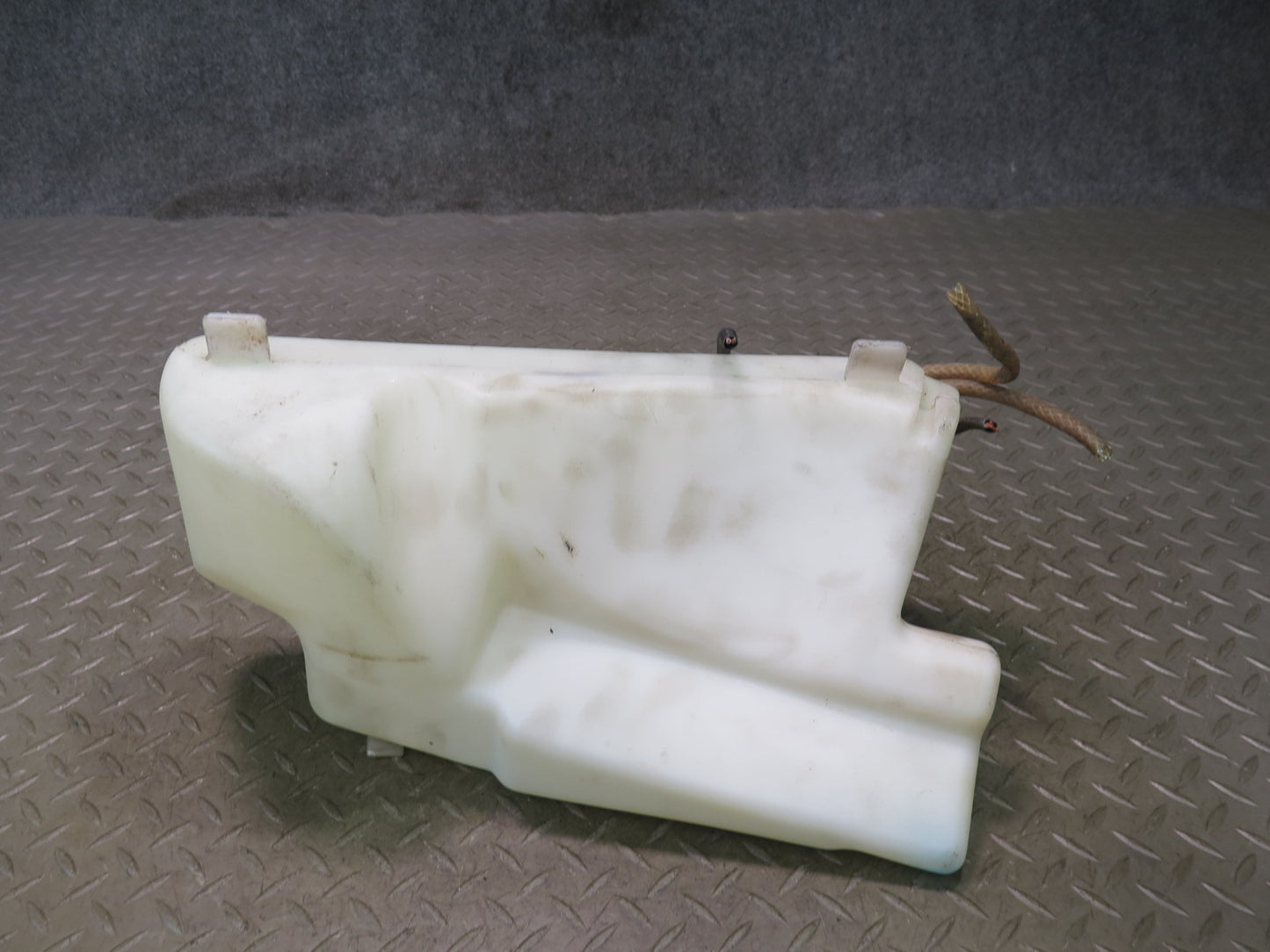 86-91 Mercedes W126 560SEL Windshield Washer Fluid Reservoir Tank w Pumps OEM