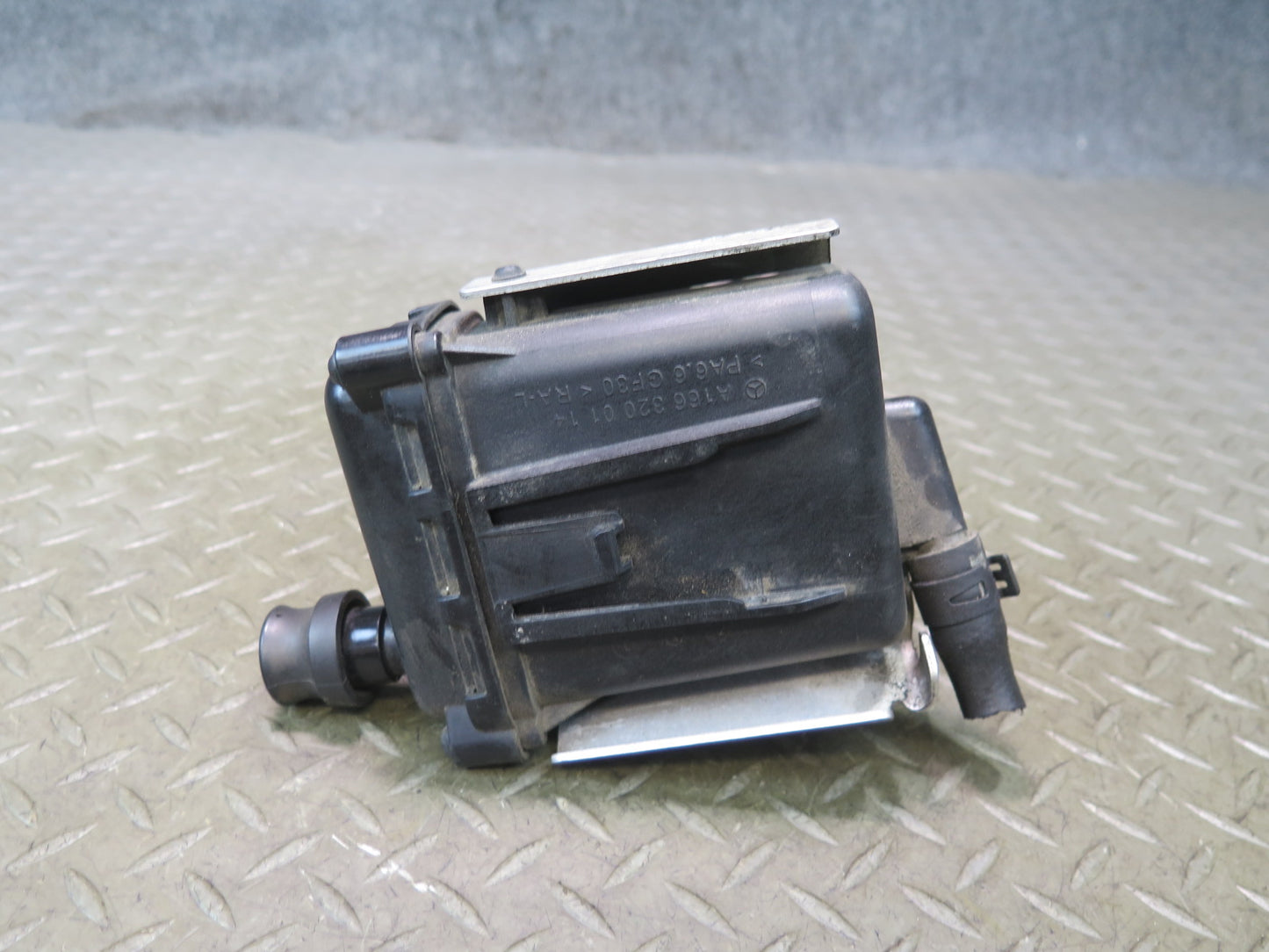 2012-2015 Mercedes X166 W166 Ml-class Hydraulic Fluid Oil Tank Reservoir Bottle