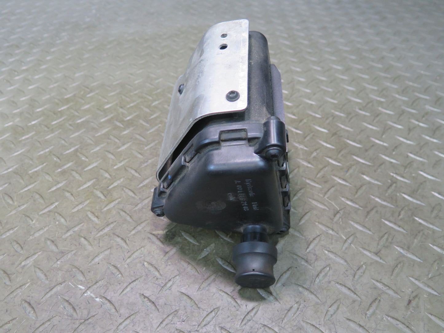 2012-2015 Mercedes X166 W166 Ml-class Hydraulic Fluid Oil Tank Reservoir Bottle