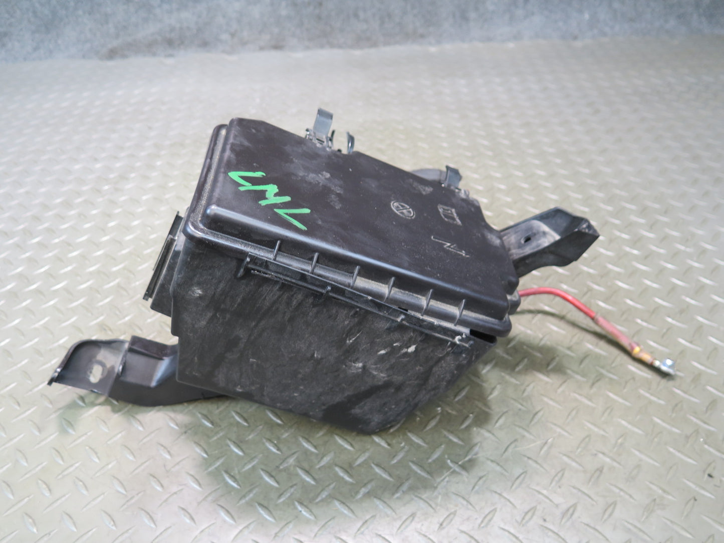 2012-2015 Mercedes X166 W166 Ml-class Engine Bay Front Fuse Relay Junction Box
