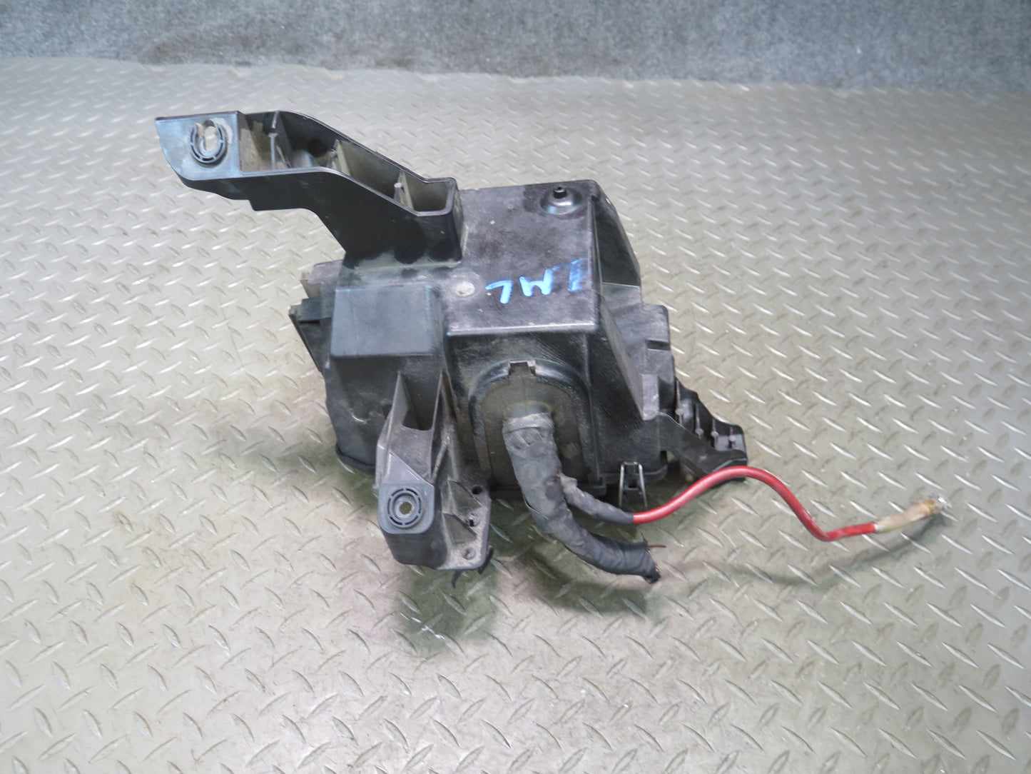 2012-2015 Mercedes X166 W166 Ml-class Engine Bay Front Fuse Relay Junction Box