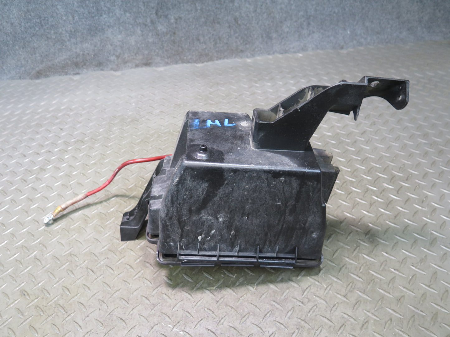 2012-2015 Mercedes X166 W166 Ml-class Engine Bay Front Fuse Relay Junction Box