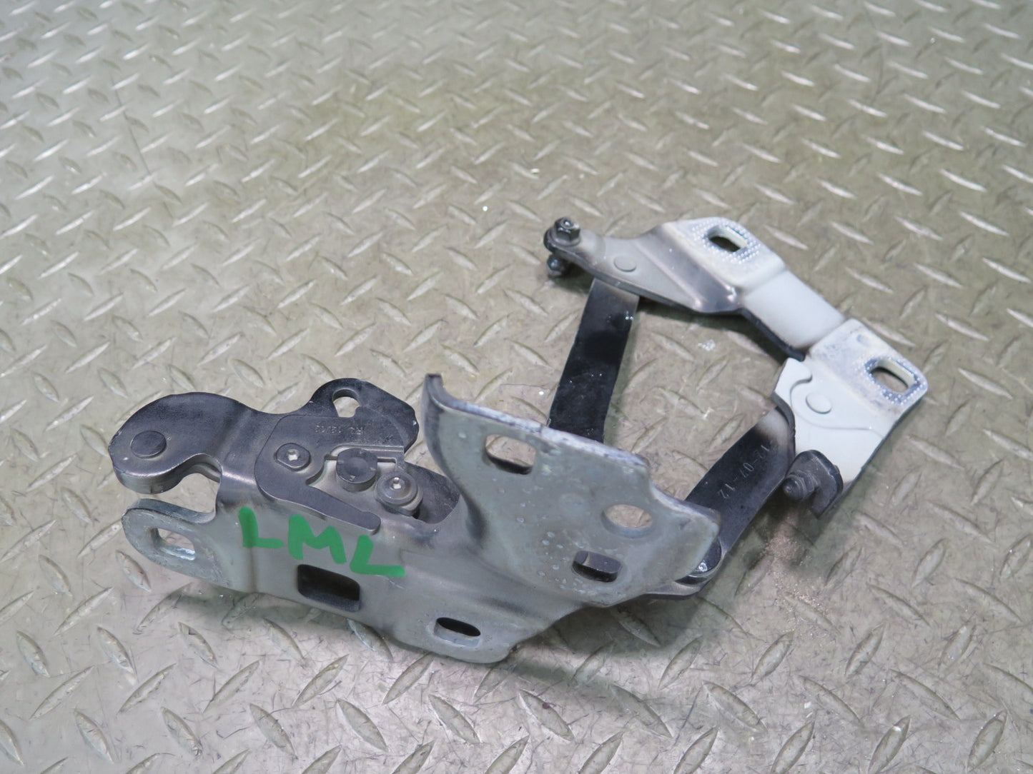 2012-2015 Mercedes X166 W166 Ml-class Front Left & Right Hood Hinge Set of 2
