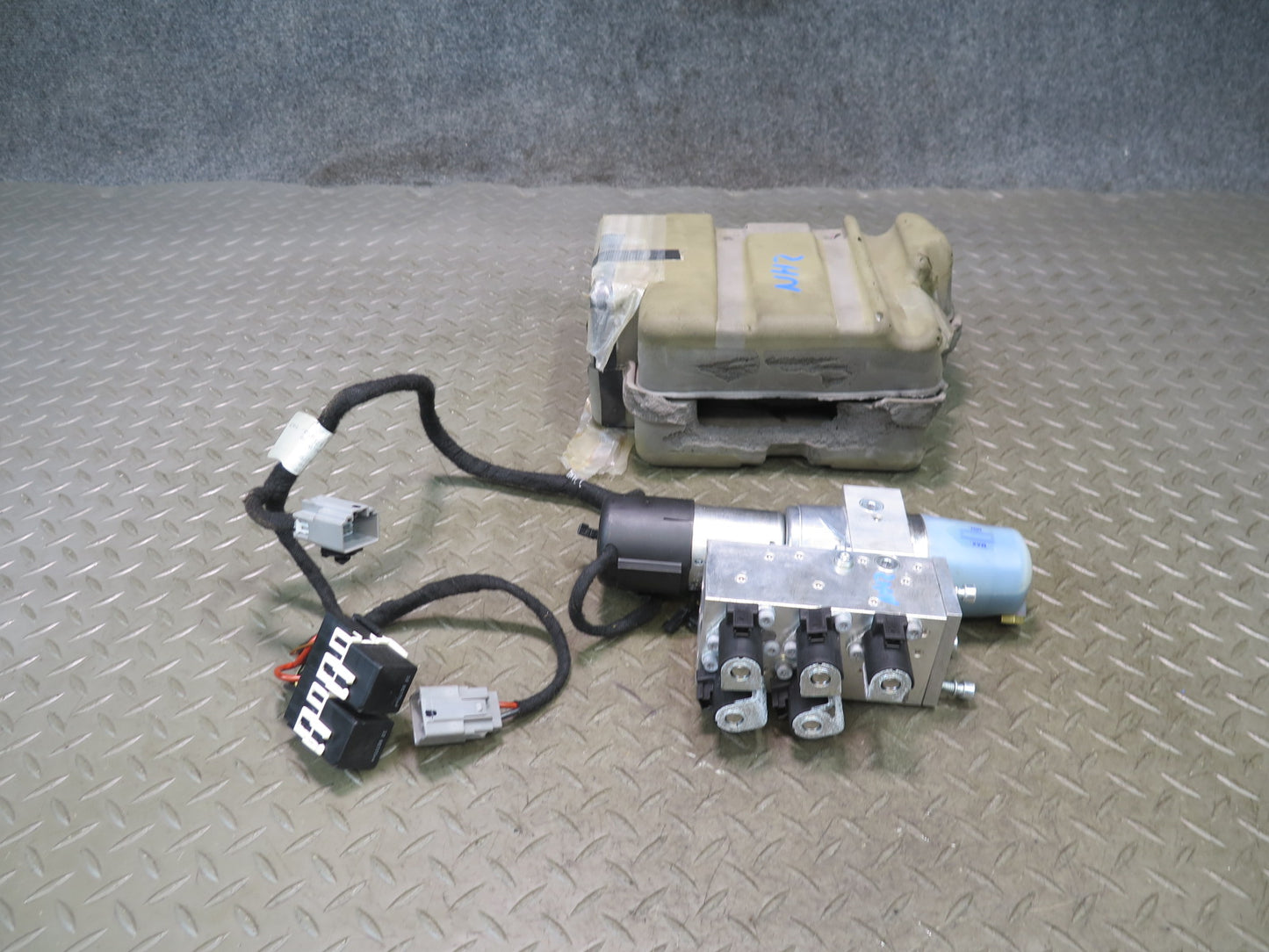 10-19 Nissan Z34 370Z Convert TOP Roof Hydraulic Pump Motor w Insulation OEM