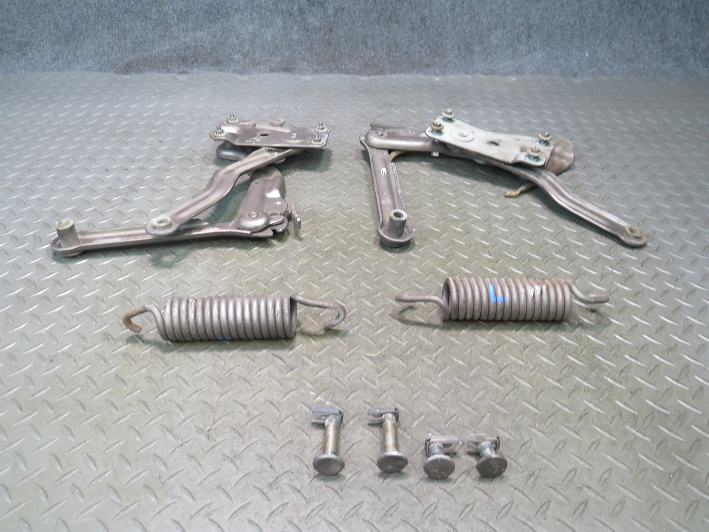 86-91 Mercedes W126 560SEL Front Left & Right Hood Hinge w Springs Set OEM