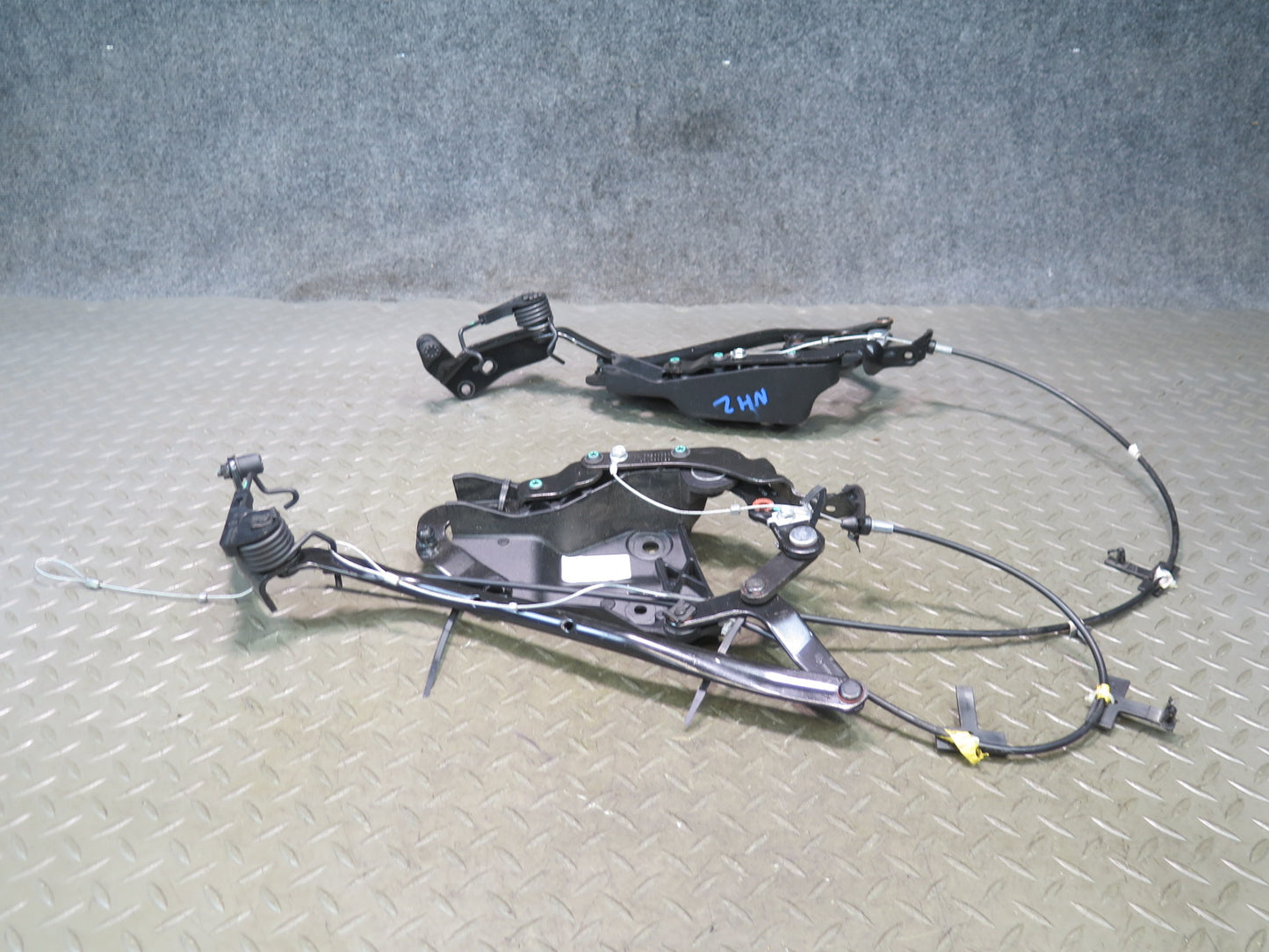 10-19 Nissan 370Z Z34 Convertible Set of 2 Rear Left & Right TOP Roof Hinge OEM
