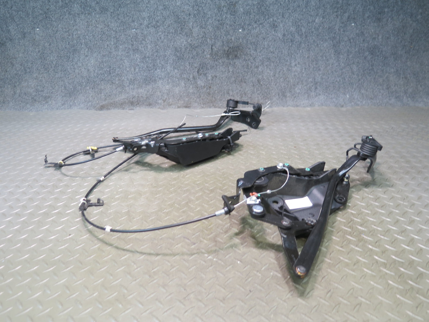 10-19 Nissan 370Z Z34 Convertible Set of 2 Rear Left & Right TOP Roof Hinge OEM