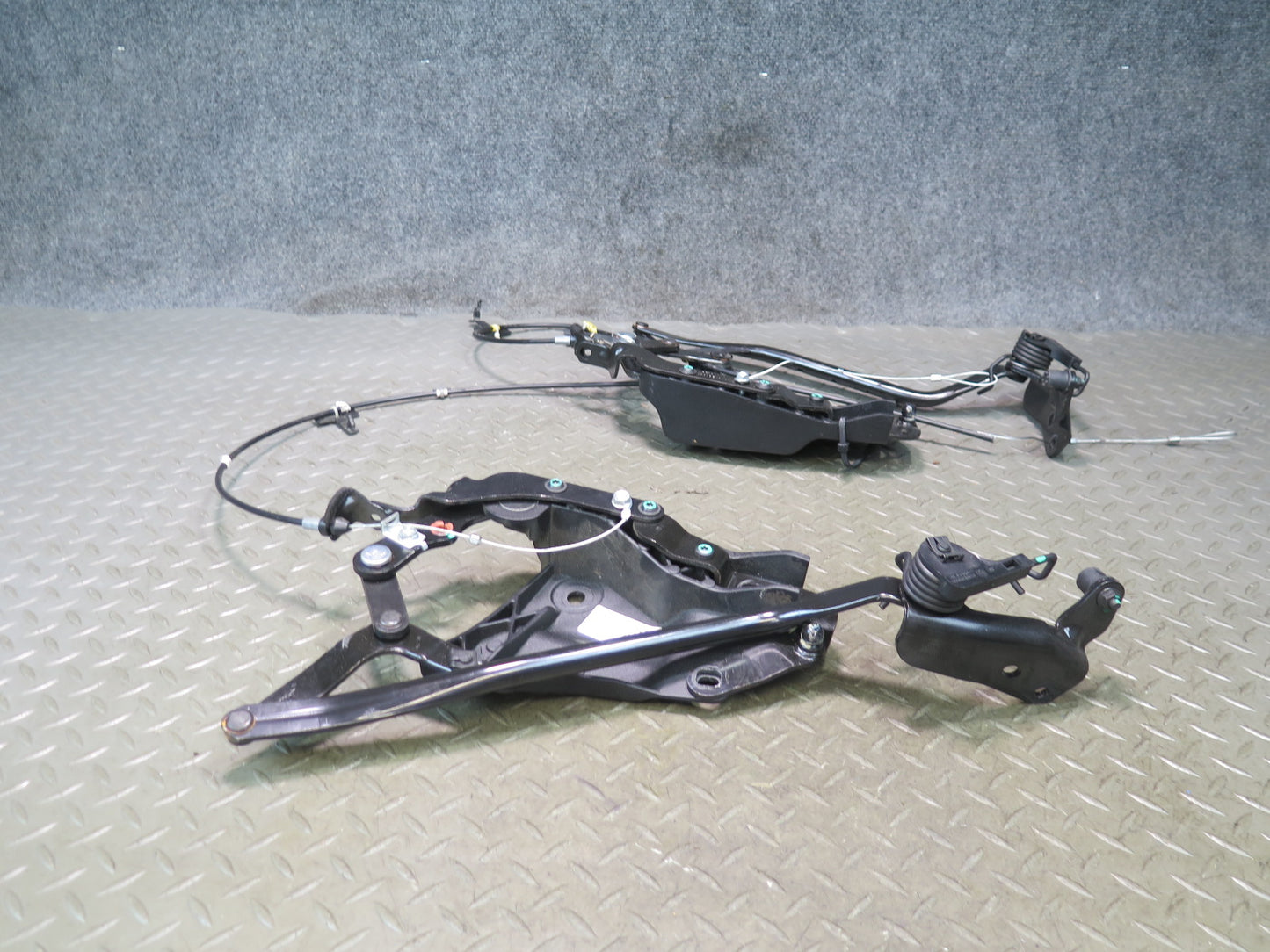 10-19 Nissan 370Z Z34 Convertible Set of 2 Rear Left & Right TOP Roof Hinge OEM