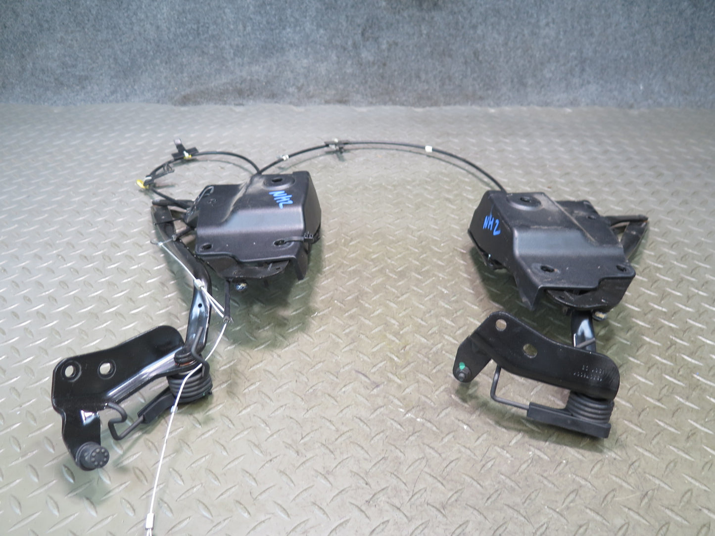 10-19 Nissan 370Z Z34 Convertible Set of 2 Rear Left & Right TOP Roof Hinge OEM