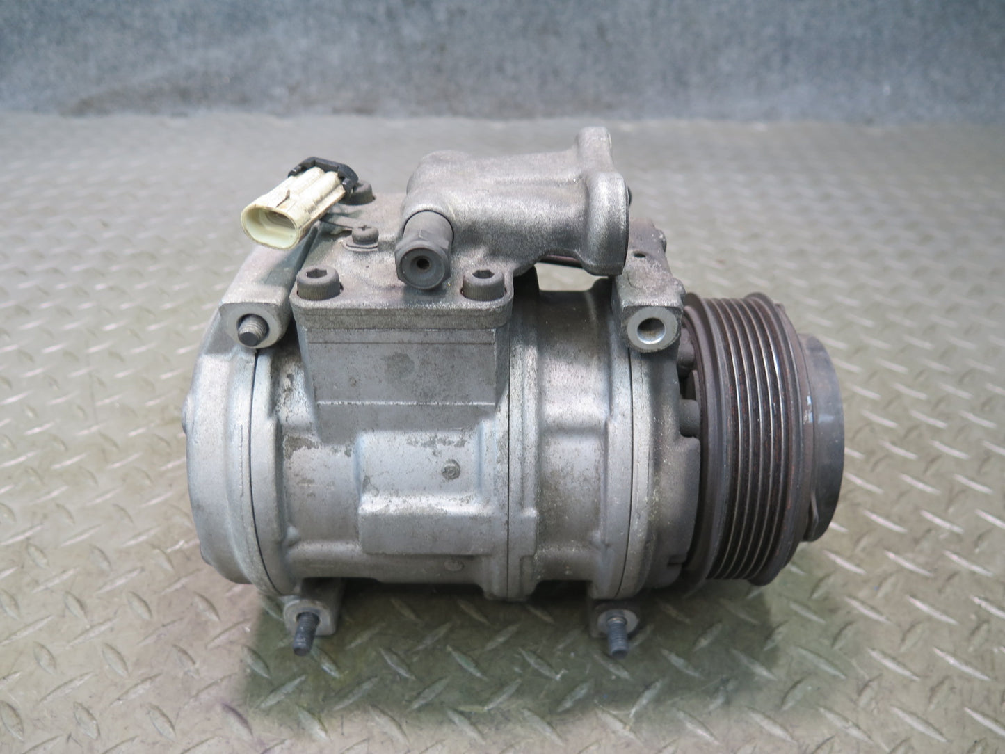 1992 Chevrolet Corvette C4 A/C Air Condition Compressor 10135691 OEM