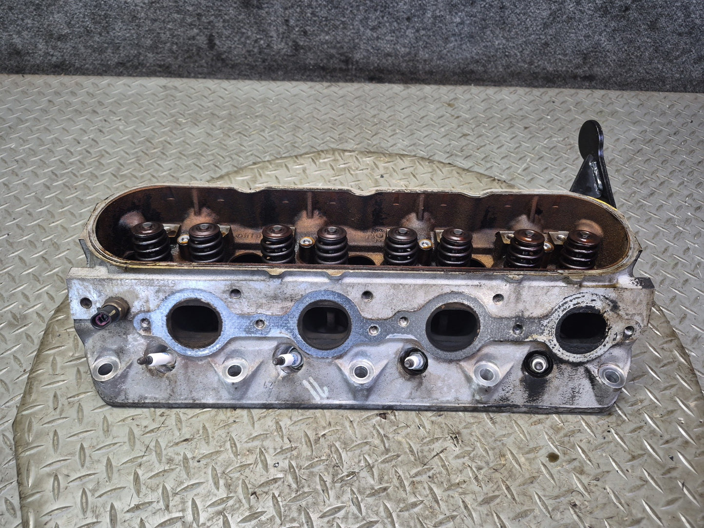 2003-2007 Hummer H2 6.0L LQ4 Engine Motor Left Cylinder Head