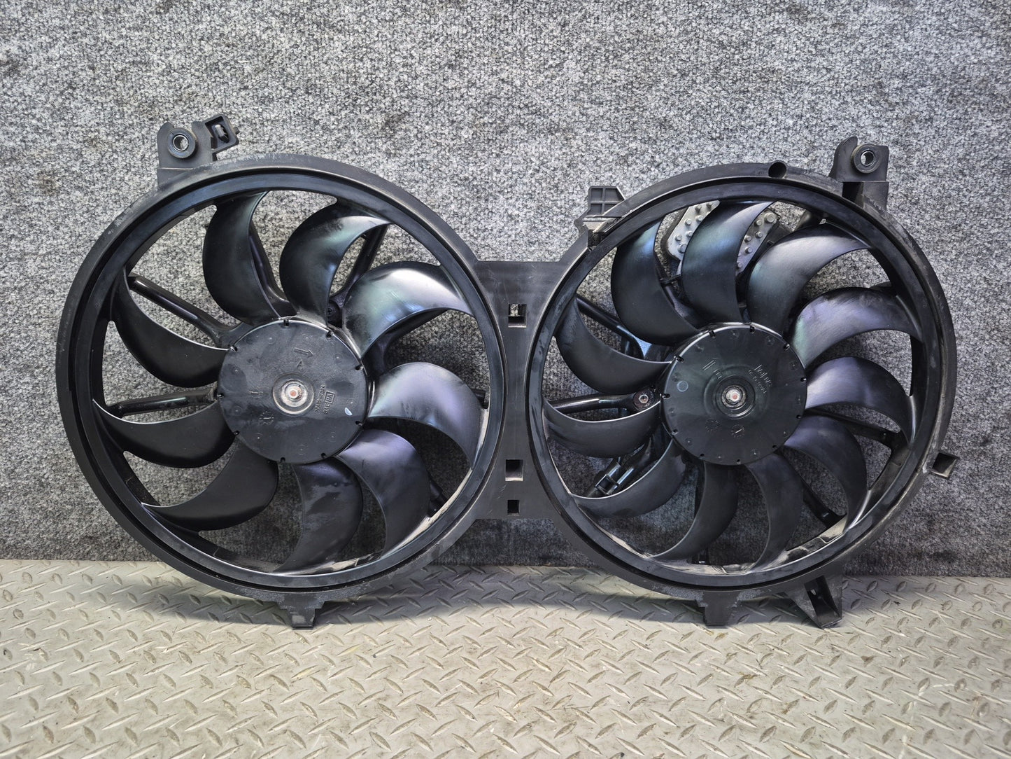 09-20 Nissan Z34 370Z Engine Cooling Dual Fan Motor Shroud OEM