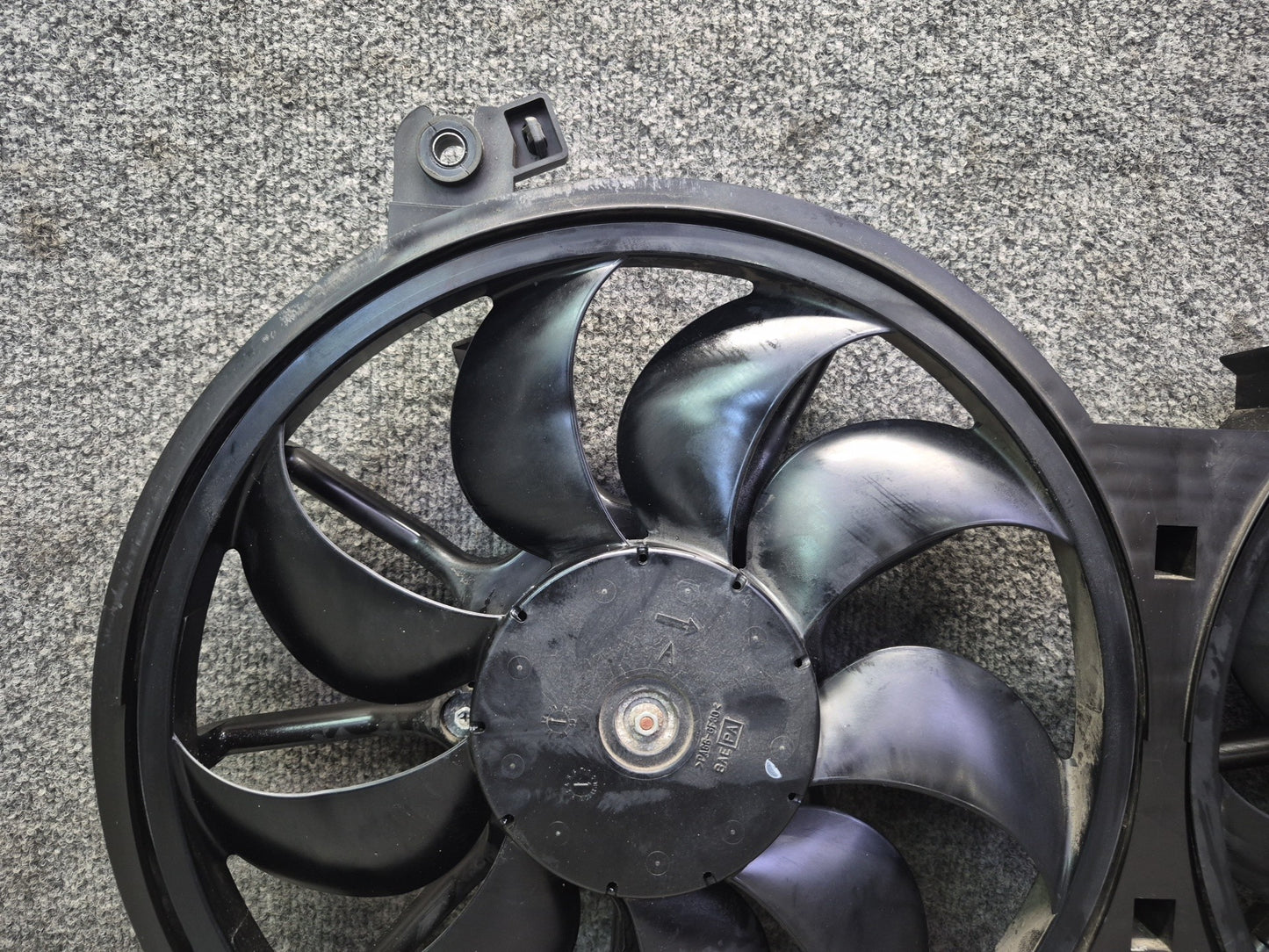 09-20 Nissan Z34 370Z Engine Cooling Dual Fan Motor Shroud OEM