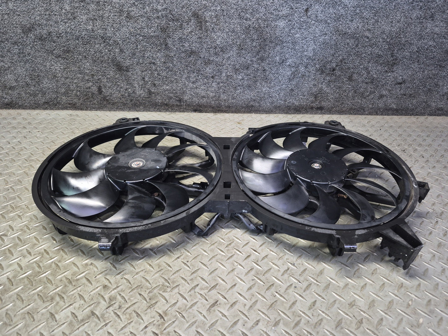 09-20 Nissan Z34 370Z Engine Cooling Dual Fan Motor Shroud OEM