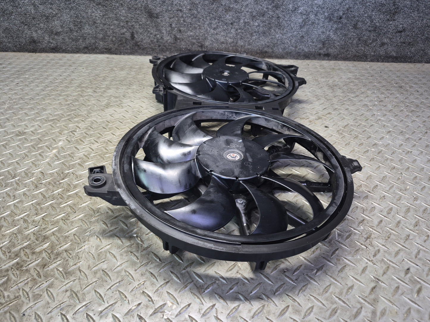 09-20 Nissan Z34 370Z Engine Cooling Dual Fan Motor Shroud OEM