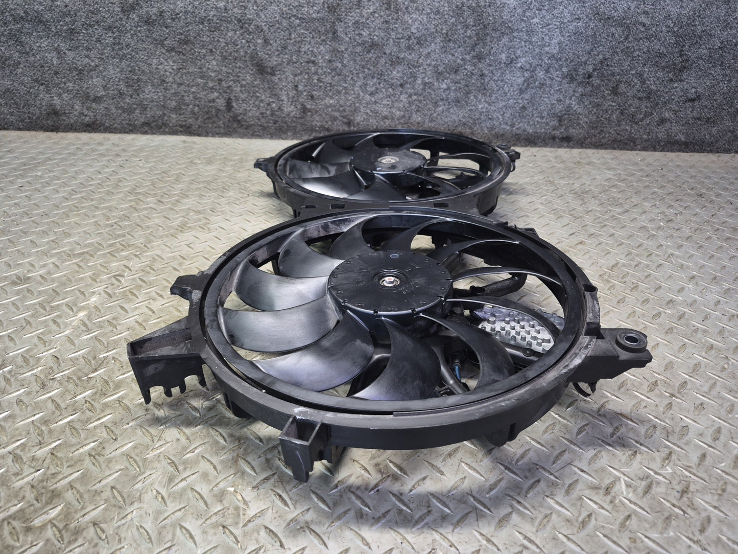 09-20 Nissan Z34 370Z Engine Cooling Dual Fan Motor Shroud OEM