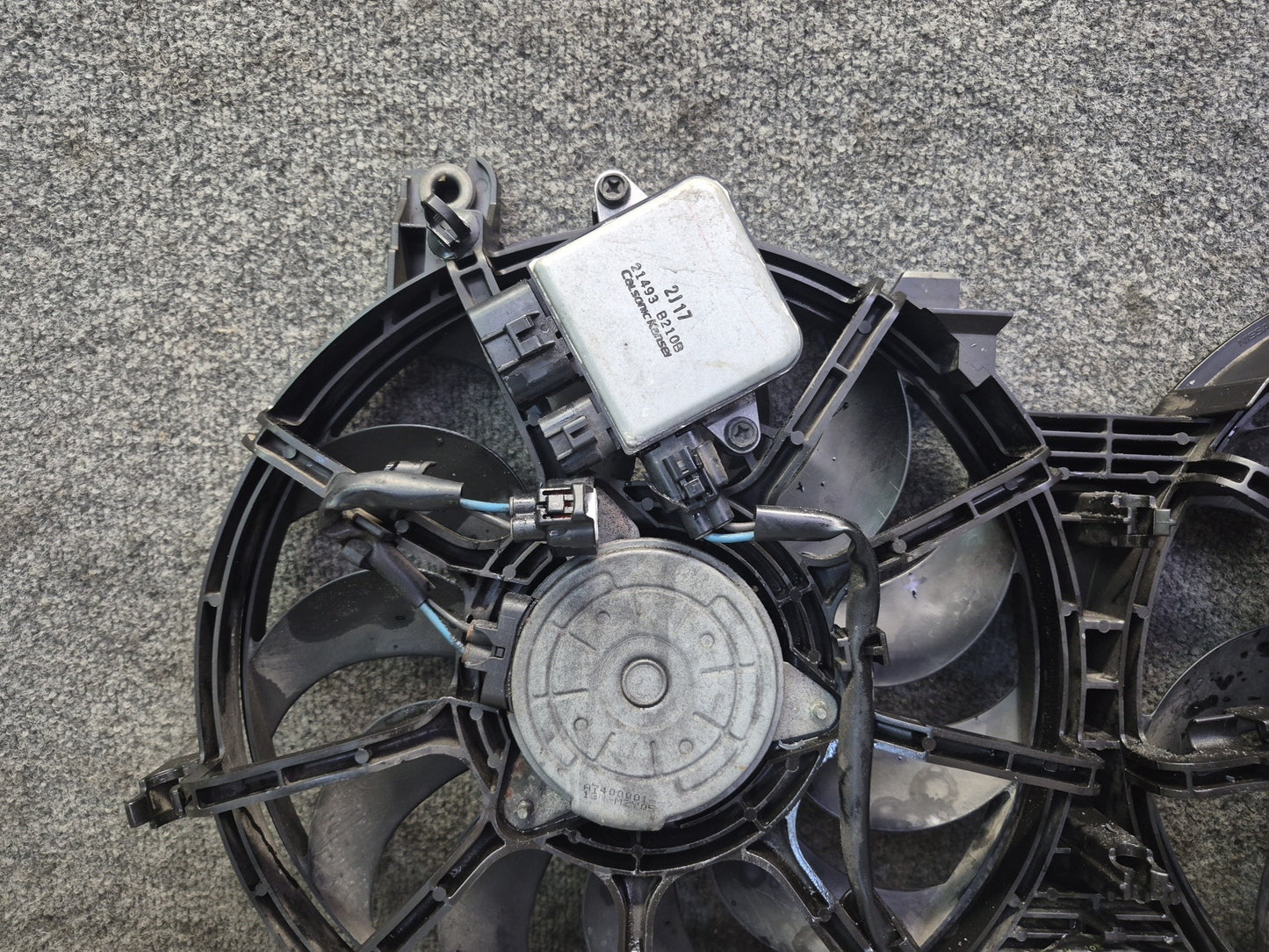 09-20 Nissan Z34 370Z Engine Cooling Dual Fan Motor Shroud OEM