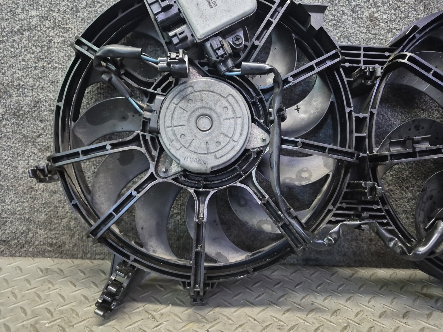 09-20 Nissan Z34 370Z Engine Cooling Dual Fan Motor Shroud OEM