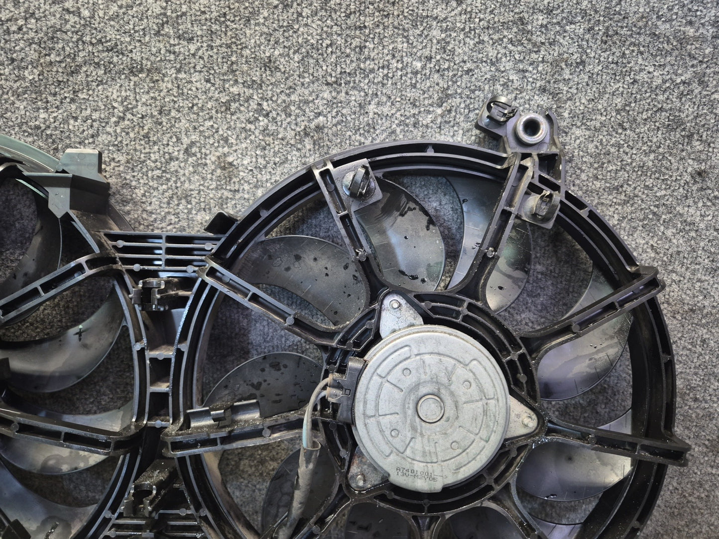 09-20 Nissan Z34 370Z Engine Cooling Dual Fan Motor Shroud OEM