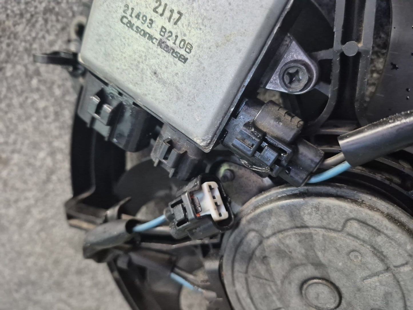 09-20 Nissan Z34 370Z Engine Cooling Dual Fan Motor Shroud OEM