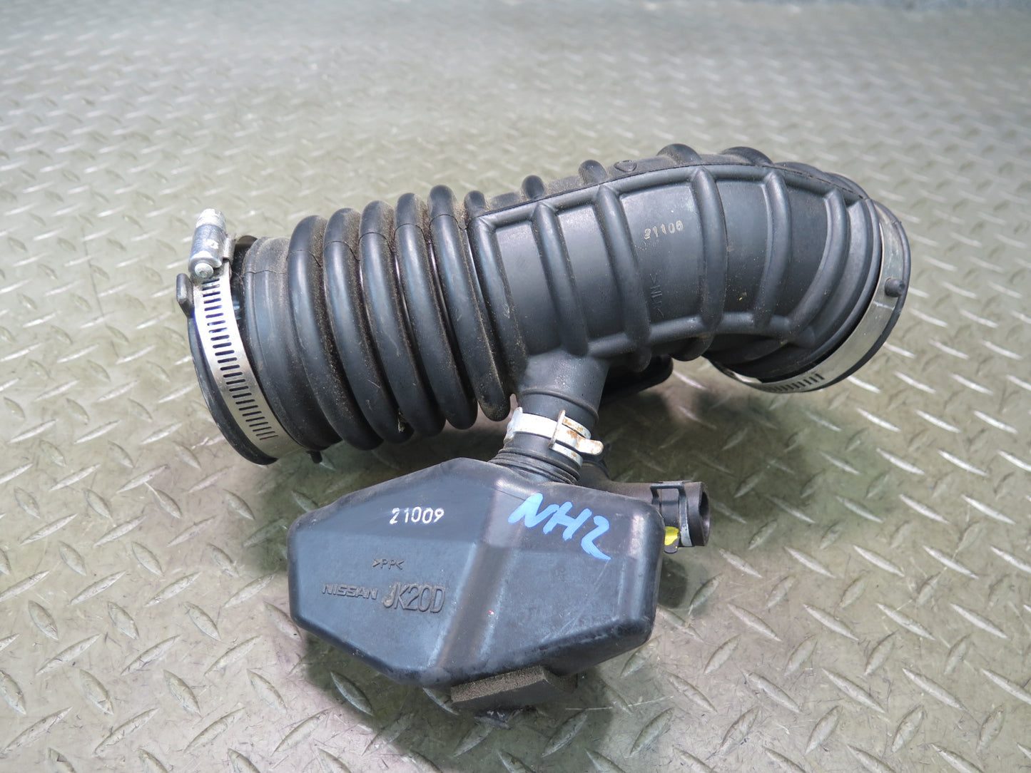09-20 Nissan Z34 370Z VQ37VHR Left Air Intake Resonator Duct Hose Damaged