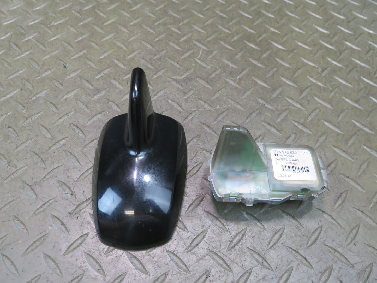 2012-2015 Mercedes X166 W166 Ml-class Roof Shark FIN Satellite Radio Antenna