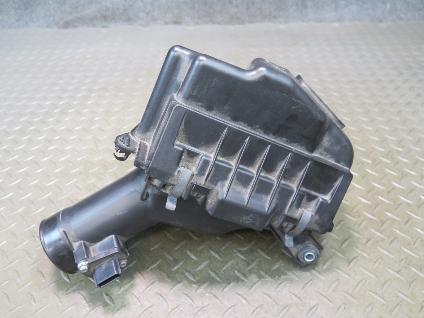 09-20 Nissan Z34 370Z Right Air Intake Cleaner Filter Box w MAF Sensor OEM