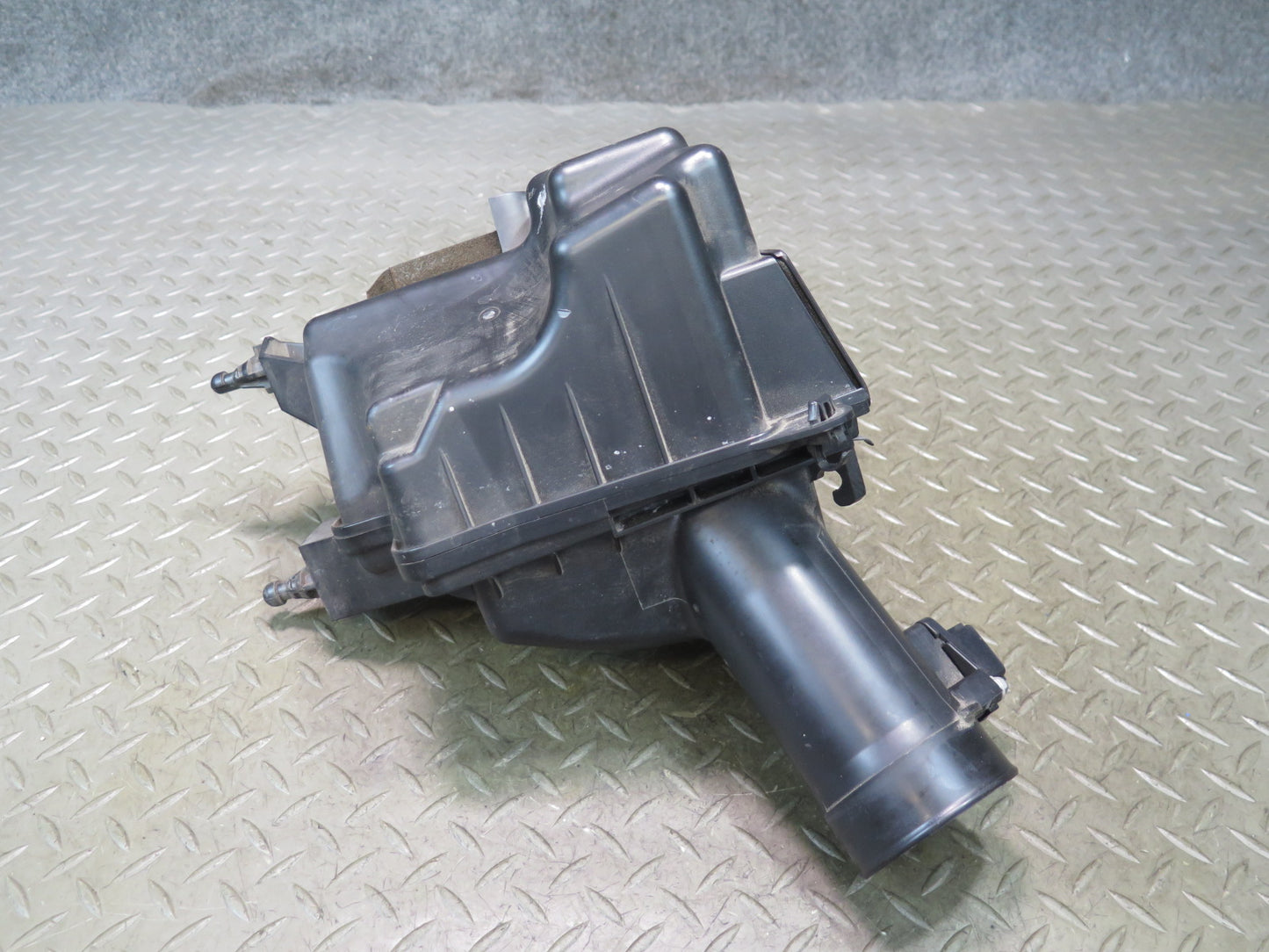 09-20 Nissan Z34 370Z Right Air Intake Cleaner Filter Box w MAF Sensor OEM
