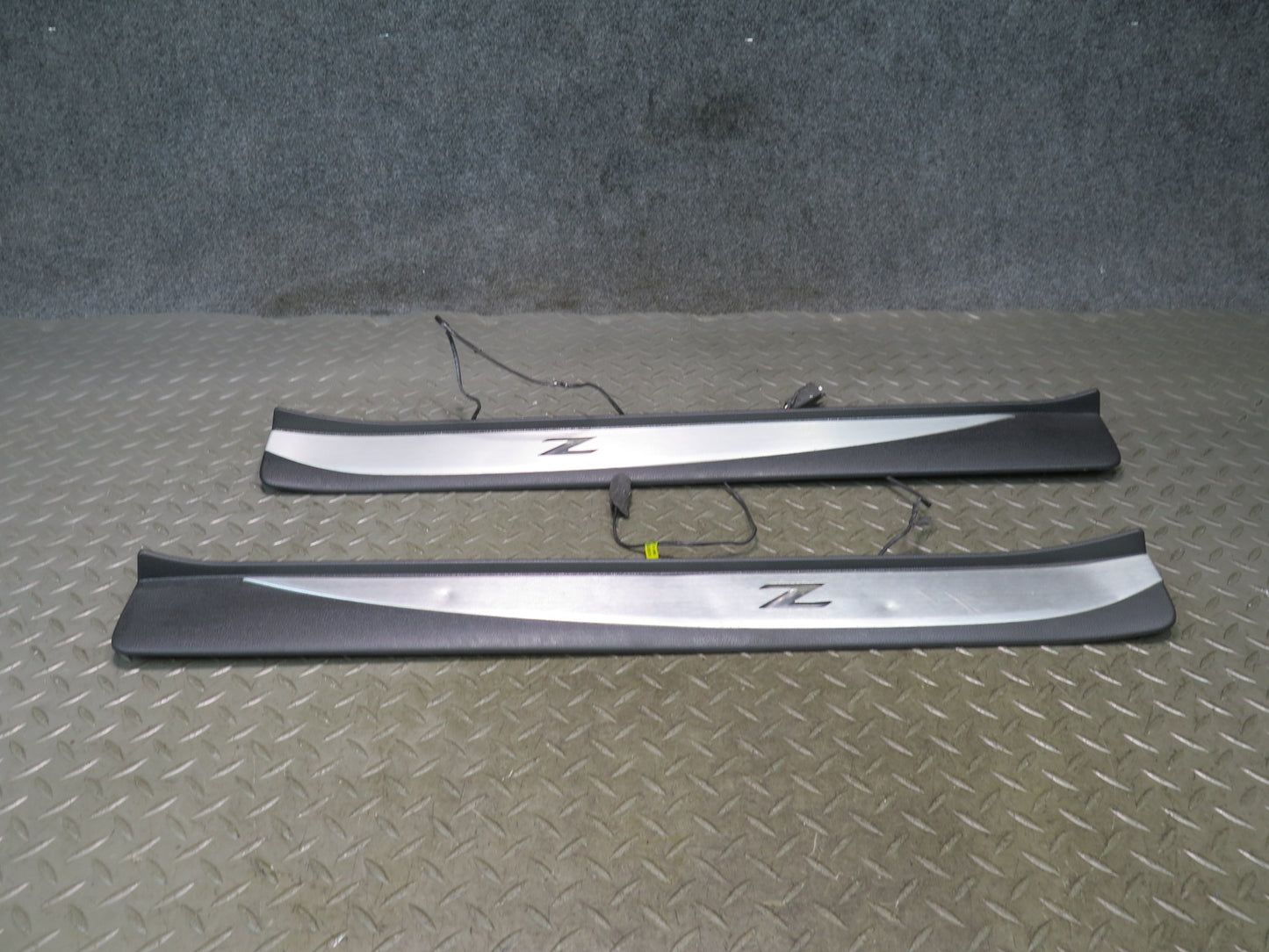 09-20 Nissan Z34 370Z Illuminated Left Right Door Scuff Sill Plate Trim Set OEM