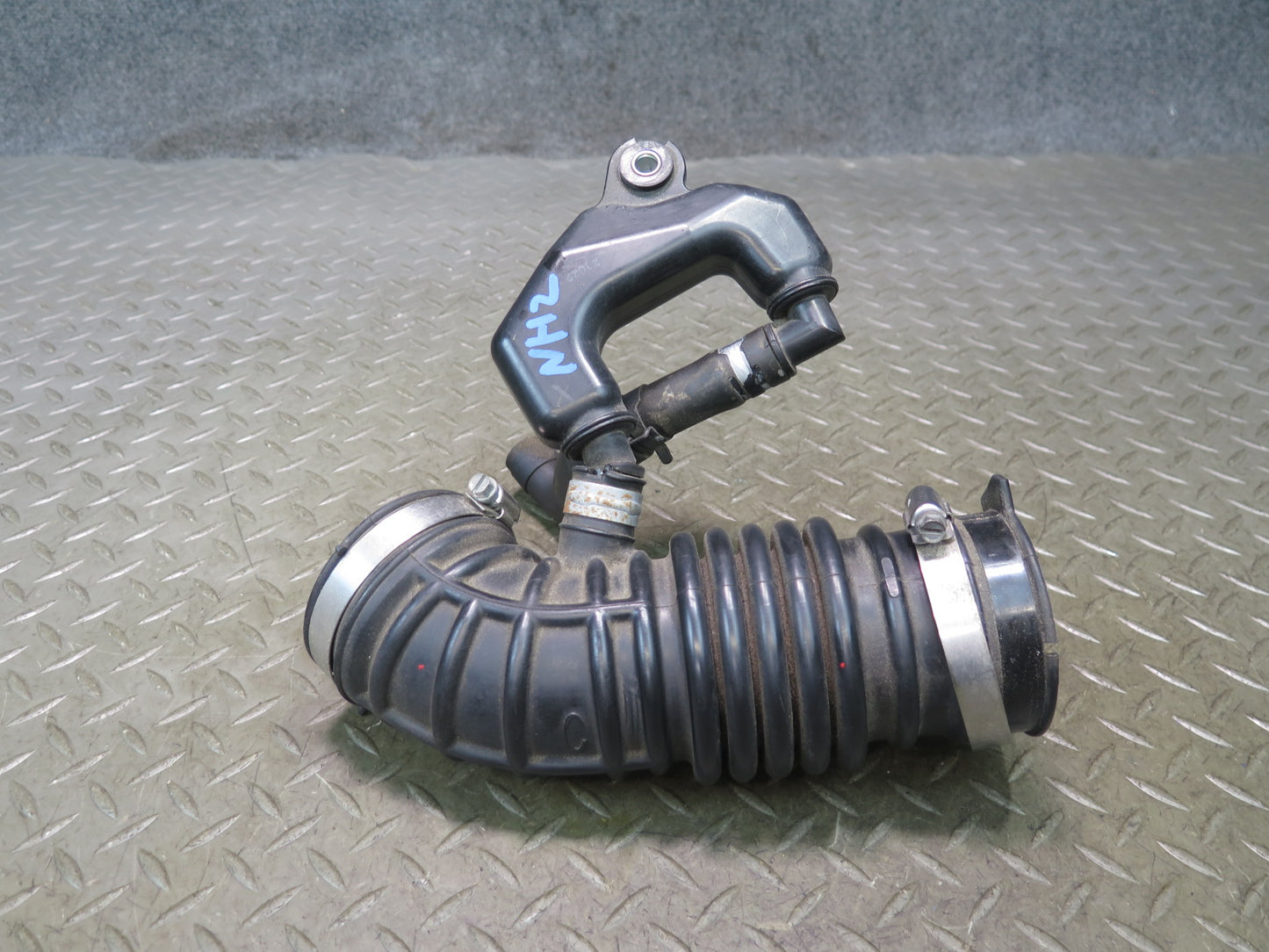 09-20 Nissan Z34 370Z VQ37VHR Right Air Intake Resonator Duct Hose Pipe OEM