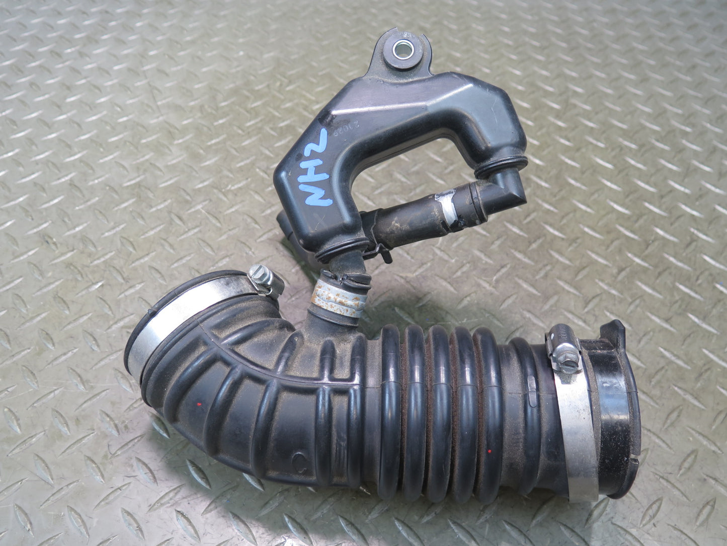 09-20 Nissan Z34 370Z VQ37VHR Right Air Intake Resonator Duct Hose Pipe OEM