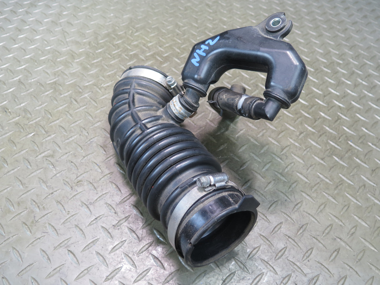 09-20 Nissan Z34 370Z VQ37VHR Right Air Intake Resonator Duct Hose Pipe OEM