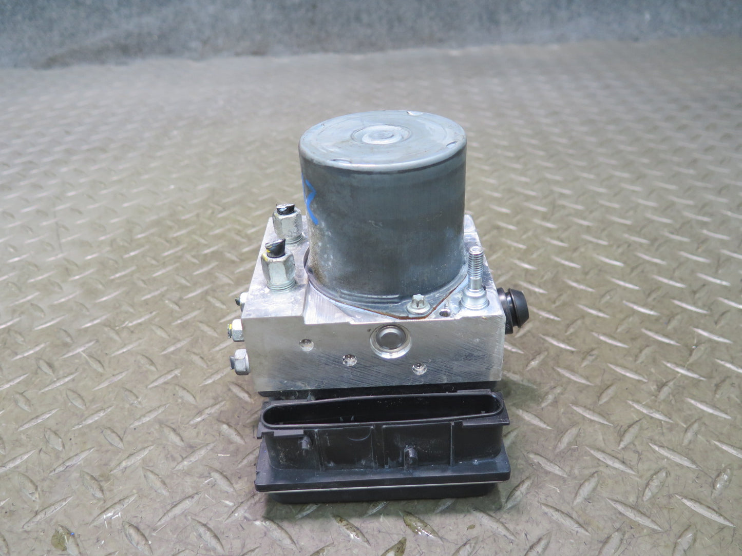 13-14 Nissan Z34 370Z A/T Convertible ABS Anti-lock Brake Pump Module Unit OEM