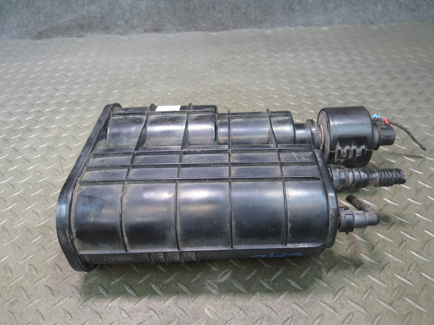 2012-2015 Mercedes X166 W166 Ml-class Fuel Evap Vapor Charcoal Canister
