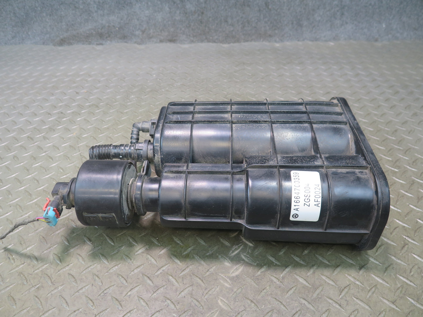 2012-2015 Mercedes X166 W166 Ml-class Fuel Evap Vapor Charcoal Canister