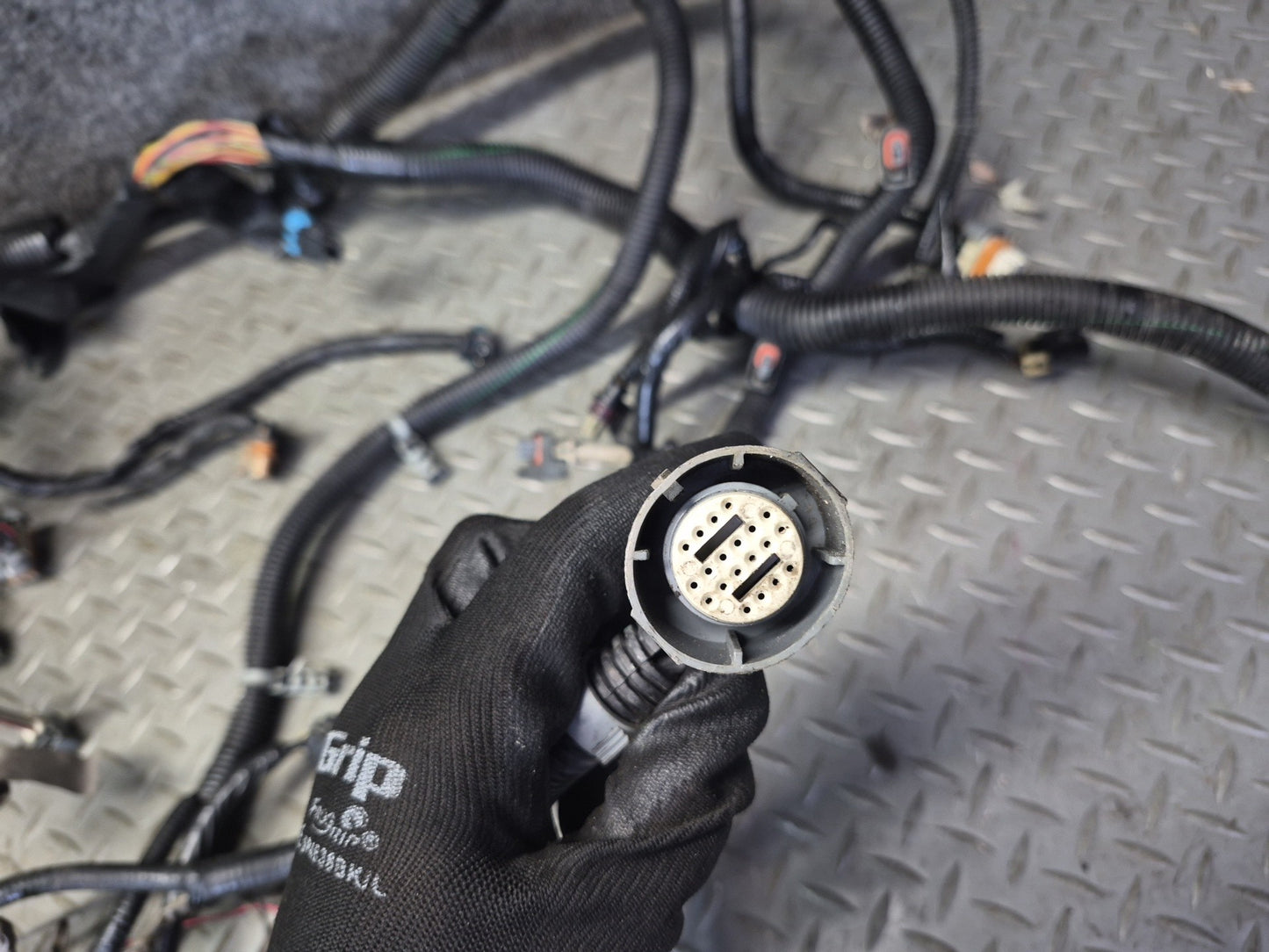 2004 Hummer H2 6.0L LQ4 Engine Motor Wire Wiring Harness