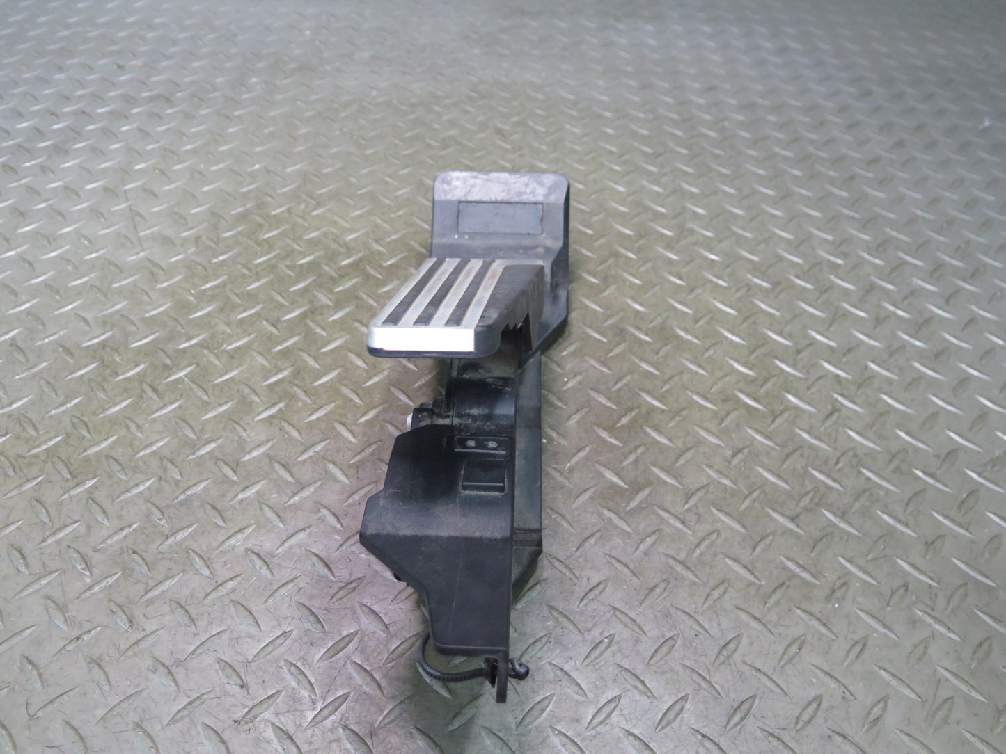 09-20 Nissan Z34 370Z Gas Accelerator Throttle Pedal Assembly 18002-1NC0C OEM