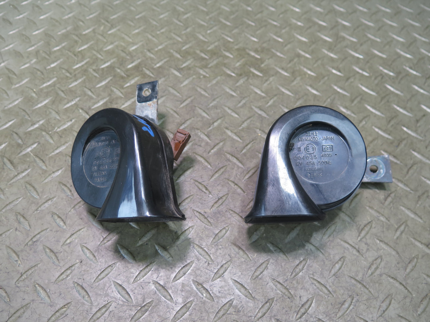 09-20 Nissan Z34 370Z Set of 2 High & Low Tone Note Pitch Horn Signal OEM