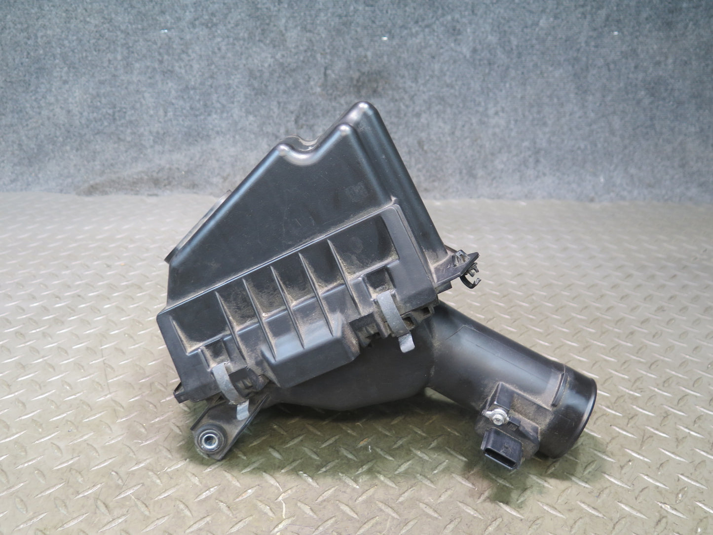 09-20 Nissan Z34 370Z Left Air Intake Cleaner Filter Box w MAF Sensor OEM