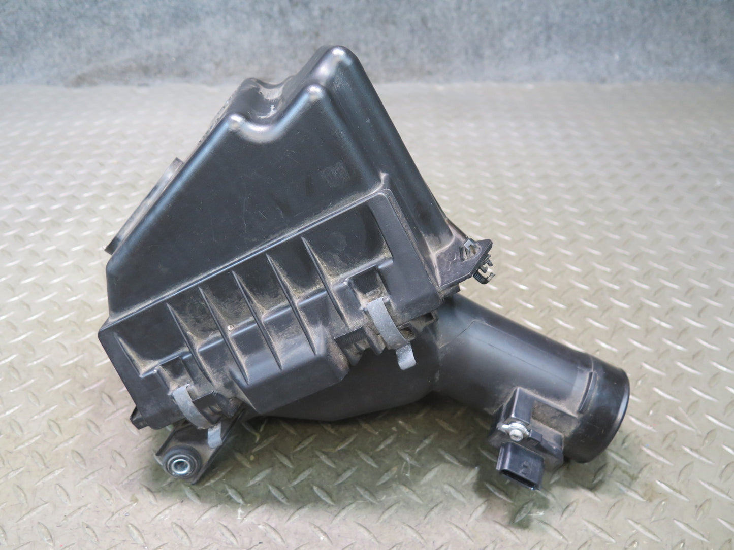 09-20 Nissan Z34 370Z Left Air Intake Cleaner Filter Box w MAF Sensor OEM