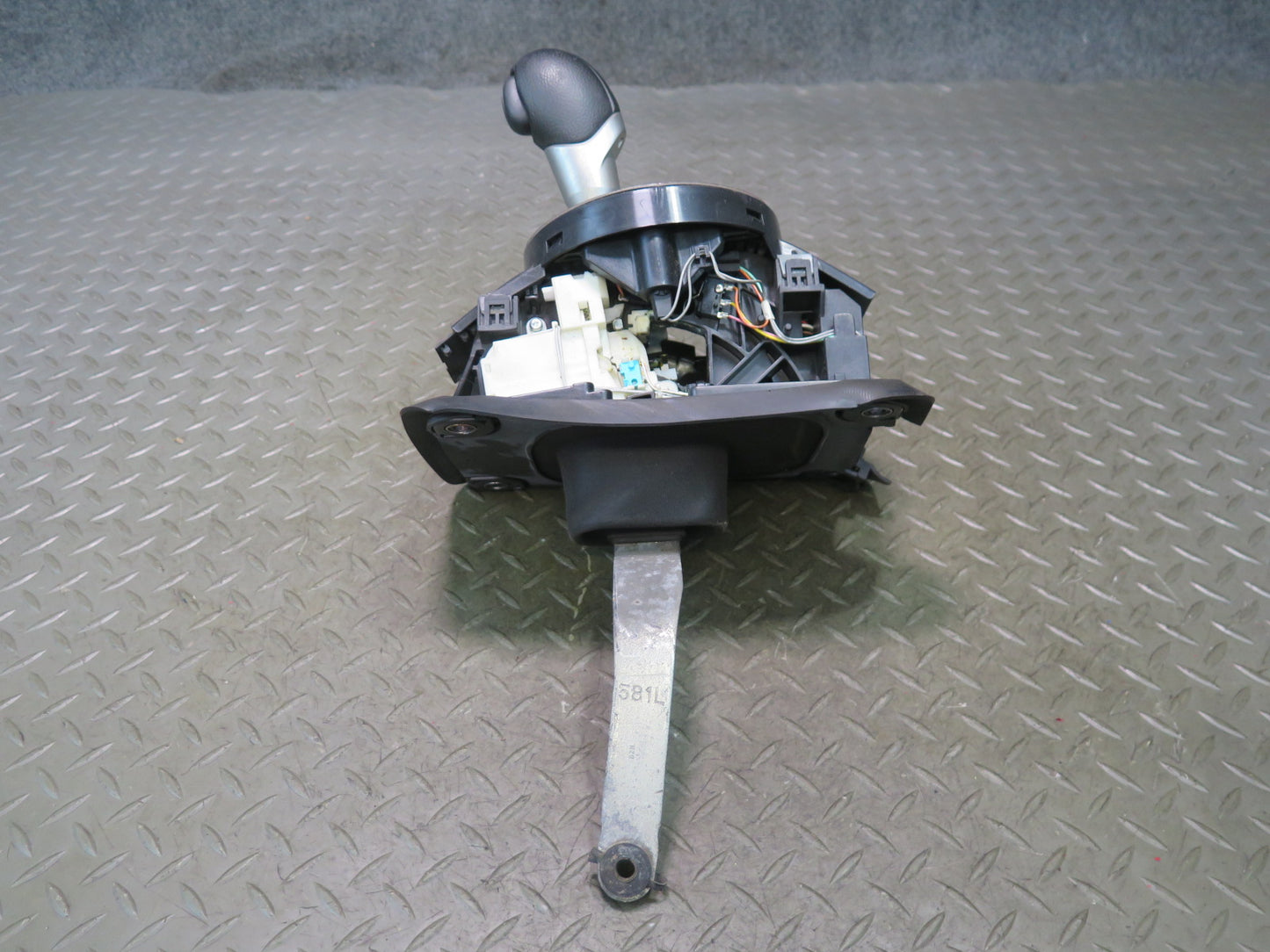 09-20 Nissan 370Z Z34 A/T Automatic Transmission Gear Shifter w Knob Assy OEM