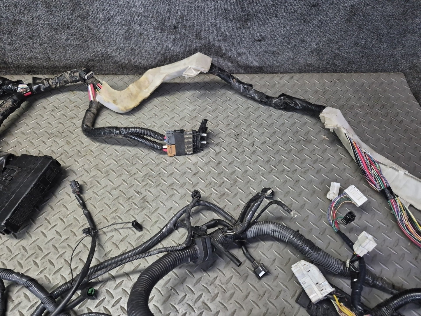 2013 Nissan Z34 370Z Convertible A/T Engine Bay Wire Wiring Harness OEM