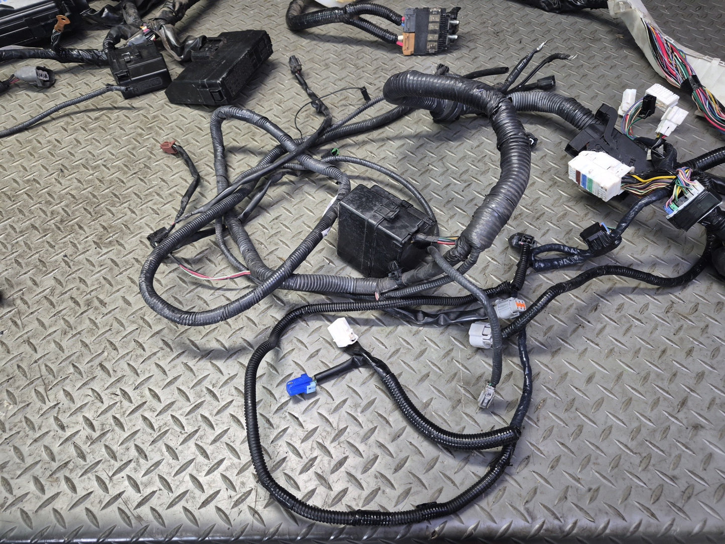 2013 Nissan Z34 370Z Convertible A/T Engine Bay Wire Wiring Harness OEM