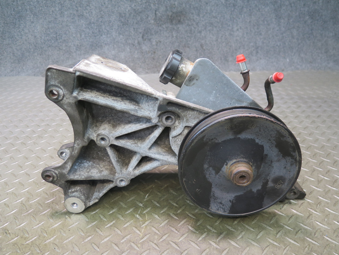 2003-2007 Hummer H2 Power Steering Pump w Pulley 15134704 OEM