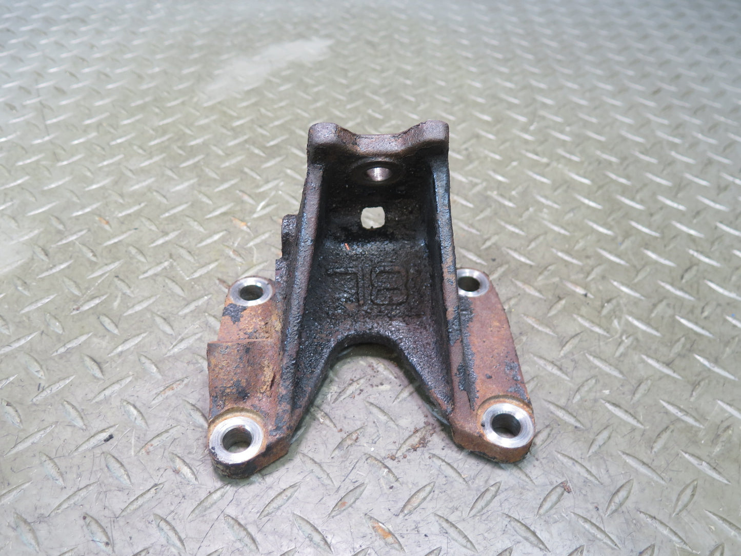 1996-1997 Lexus FZJ80L LX450 4.5L Engine Motor Mount Support Bracket Set of 2
