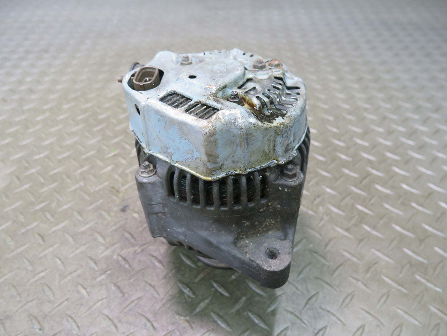 1996-1997 Lexus FZJ80L LX450 4.5L Engine Alternator Generator