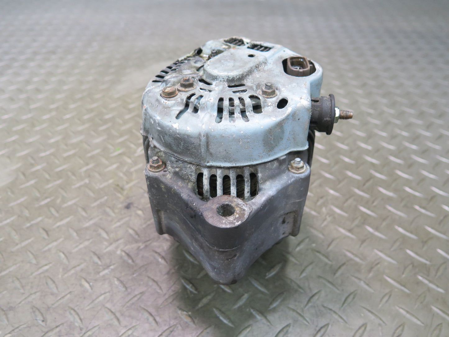 1996-1997 Lexus FZJ80L LX450 4.5L Engine Alternator Generator