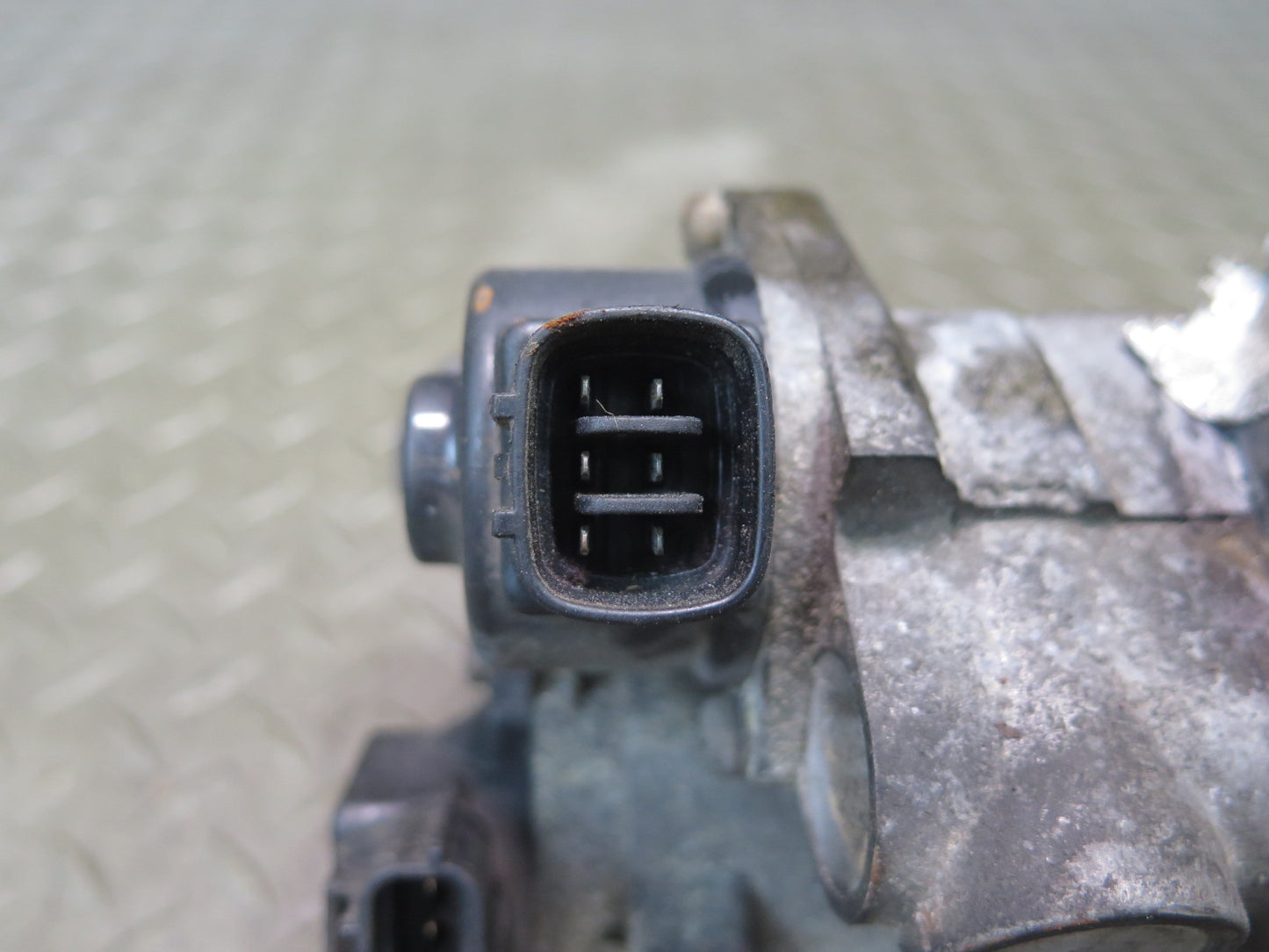 1996-1997 Lexus FZJ80L LX450 4.5L Engine Motor Throttle Body